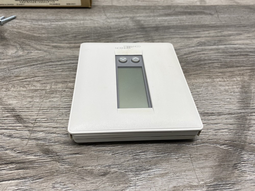 Johnson Controls T500HCP1 Programmable Thermostat White - *Tested Works*