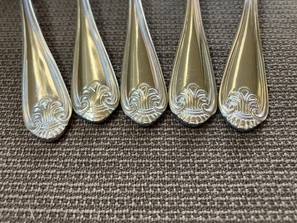 Oneida ROYAL SHELL Stainless Flatware--5 Teaspoons - VGUC