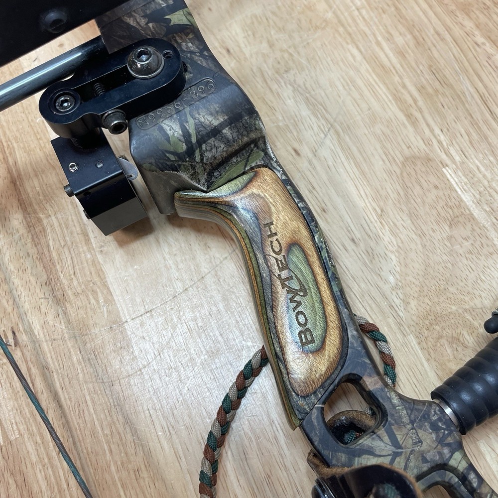 Bowtech Compound Bow 70lb - 28in - READ