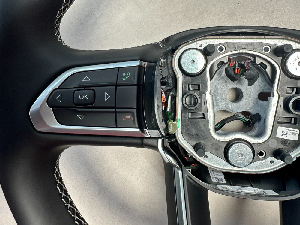 JEEP STEERING WHEEL LEATHER MULTI FUNCTION LEATHER STEERING WHEEL GENUINE NEW...