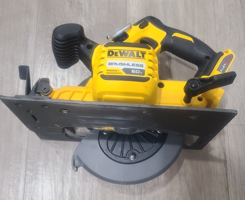 Barely Used Dewalt DCS578B FlexVolt 60V 7-1/4" Cordless Circular Saw Tool Only
