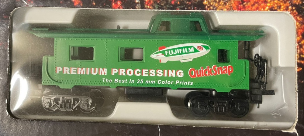IHC HO - Price Chopper Millenium 2000 Express - Train Set
