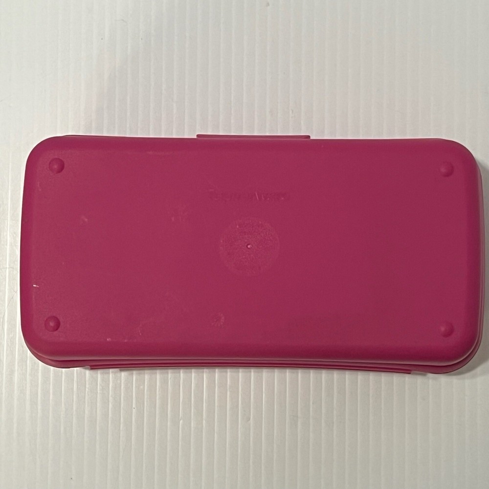 Hello Kitty 2011 Pink Tupperware Latching Container 8 x 4 Excellent Condition!