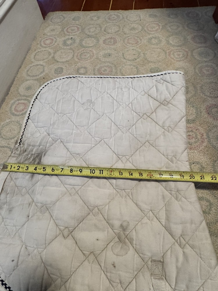 4 saddle pads in this bundle- multiple brands.