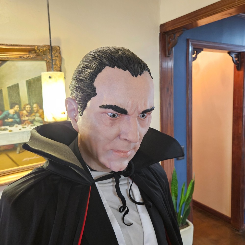 DRACULA Bela Legosi life sized prop statue