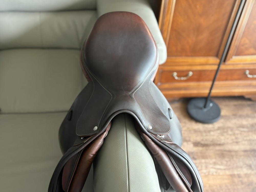 devoucoux saddle 18