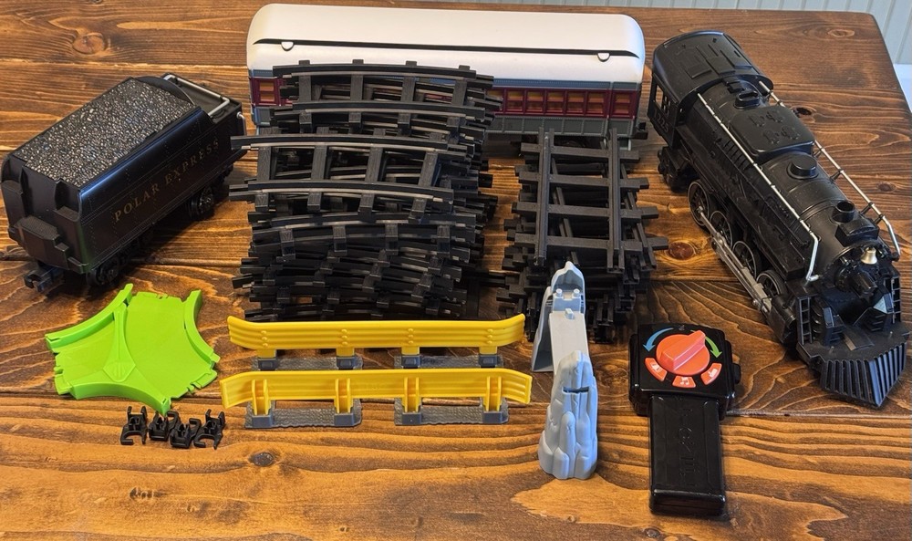 Lionel Polar Express RC Train Set Working w/ Remote + Track + Extras