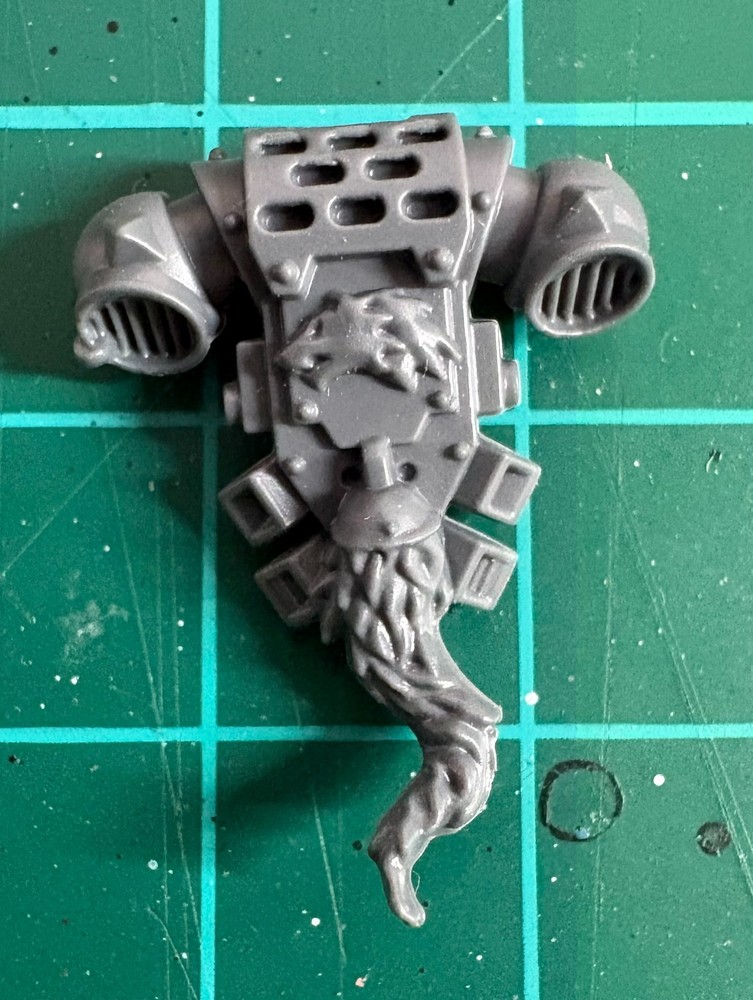 Space Wolves Backpack Type A | Wolf Tail Unique Bit | Warhammer 40K Kitbash