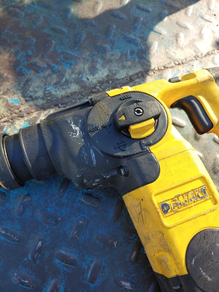 DEWALT D25313 1-inch L Shape 3 mode SDS Hammer Drill