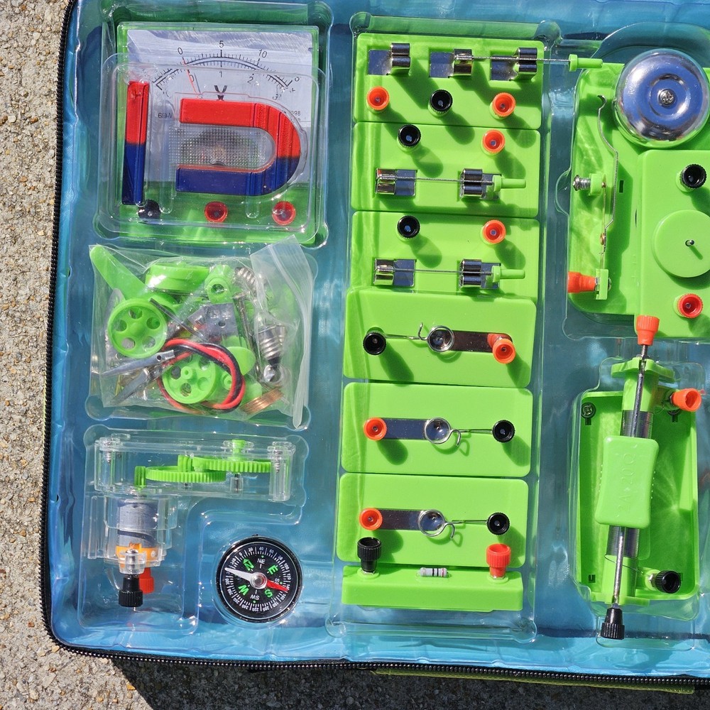 School Physics Labs Basic Electricity Discovery Circuit and Magnetism Experiment