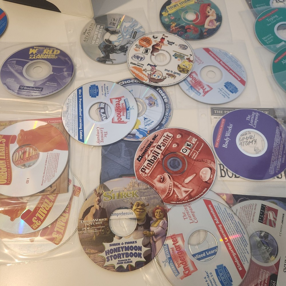 Gateway Software Storage Binder with Games 30+ Discs Oregon Trail, Nickelodeon