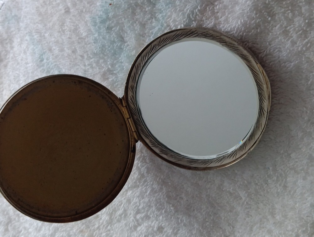 Italian Compact Vintage Handmade Paint 800 ENEMEL Beutifull