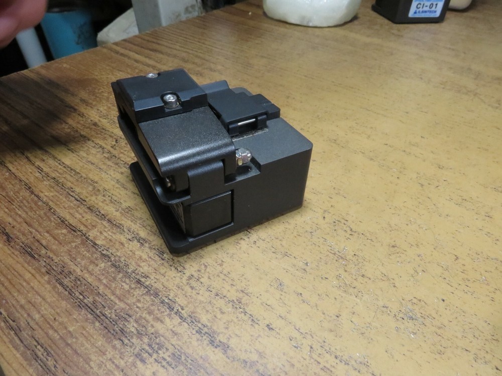 Ilsintech CI-01 optical fiber cleaver