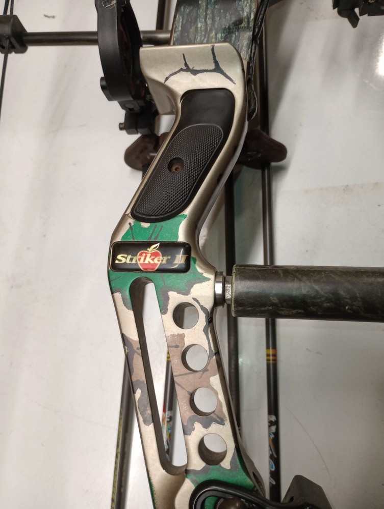 hoyt compound bow left handed