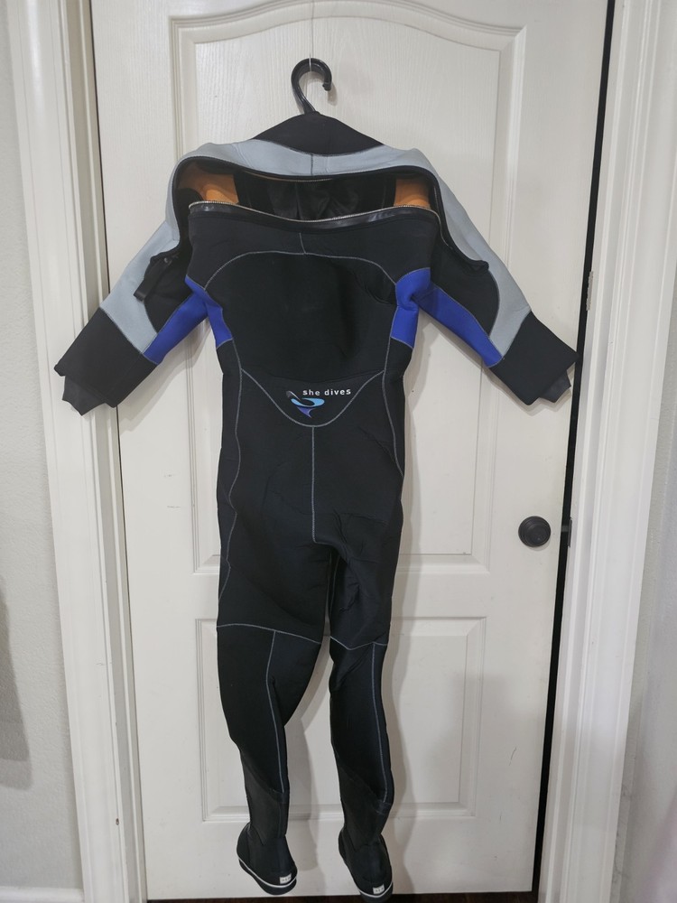 Mares Drysuit Women's Size S Never Used