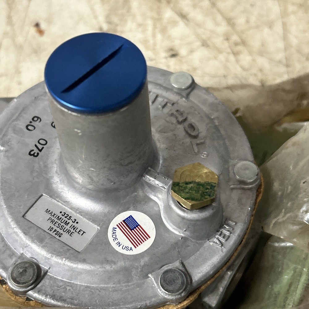 NEW IN PKG GRAINGER GAS PRESSURE REGULATOR 4E224 (184-2)