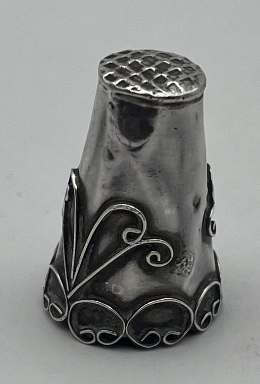 Vintage Mexican Silver Thimble Scroll Silver Work