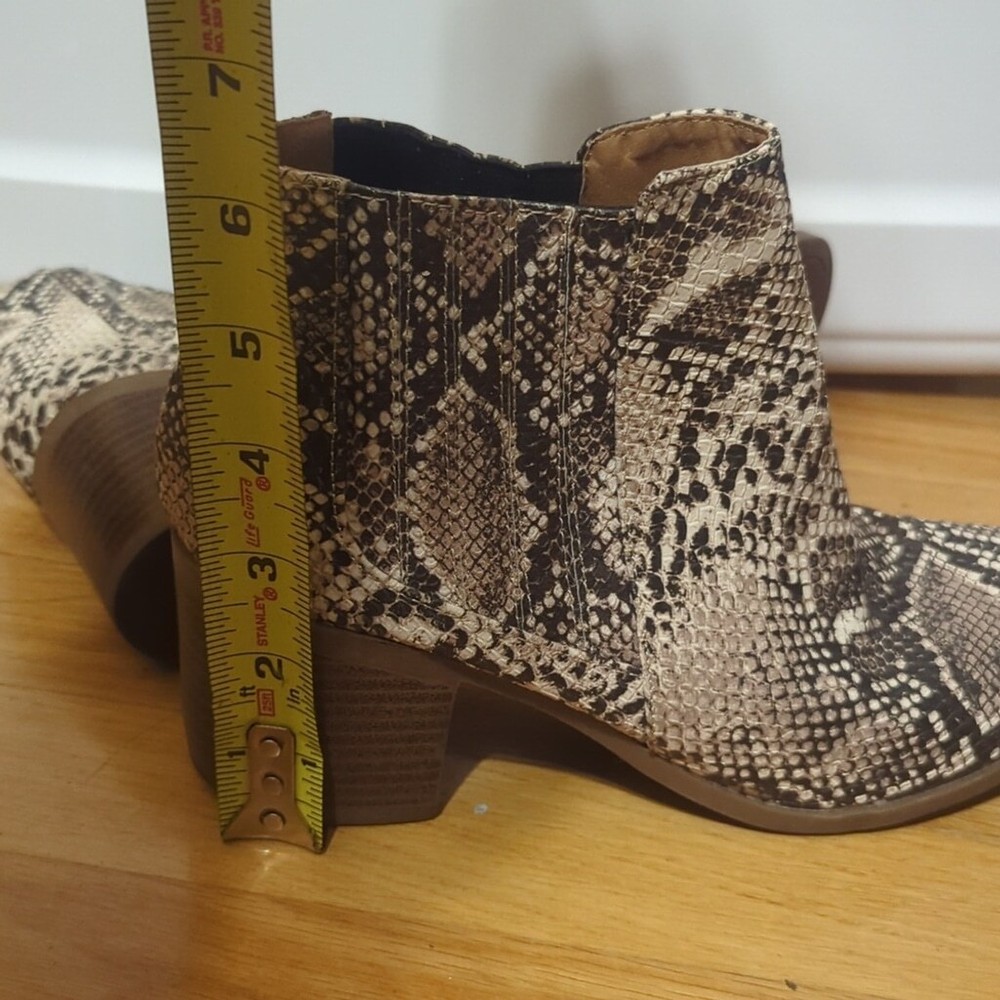 Maurices Ruby bootie size 7 snakeskin