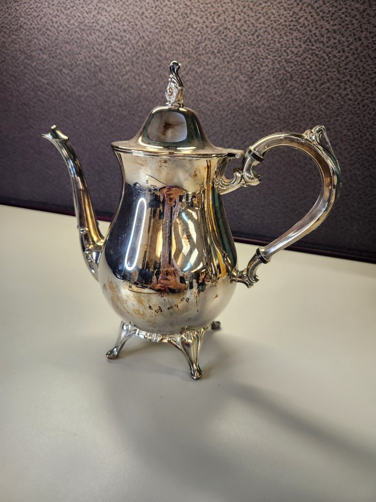 Oneida Silver Plated Tea or Coffee Pot, 9 1/4" tall