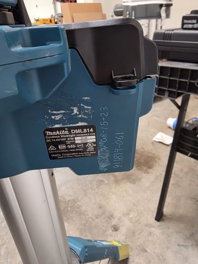 Makita DML814 Cordless LED Worklight Tripod