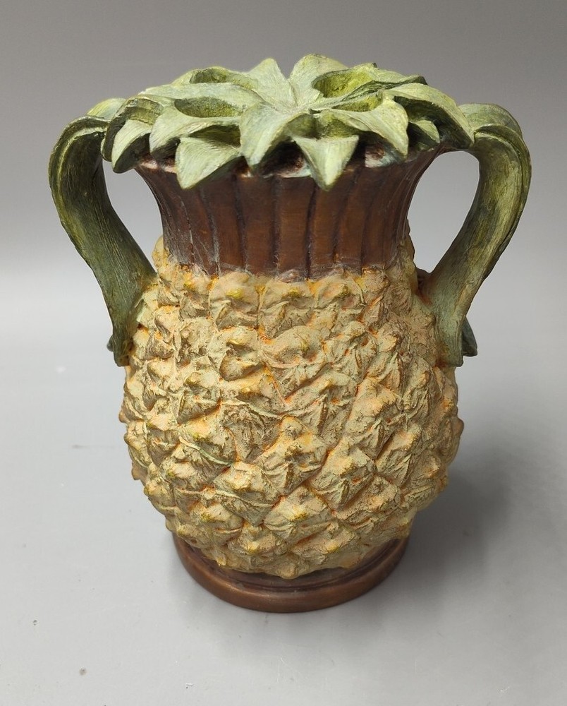 Vintage Resin Pineapple Toothbrush Holder
