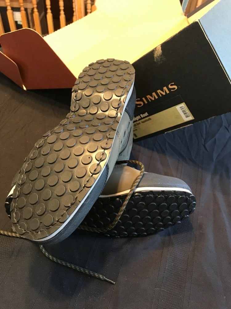 SIMMS lightweight wading boot size 8/new with box/Aquastealth