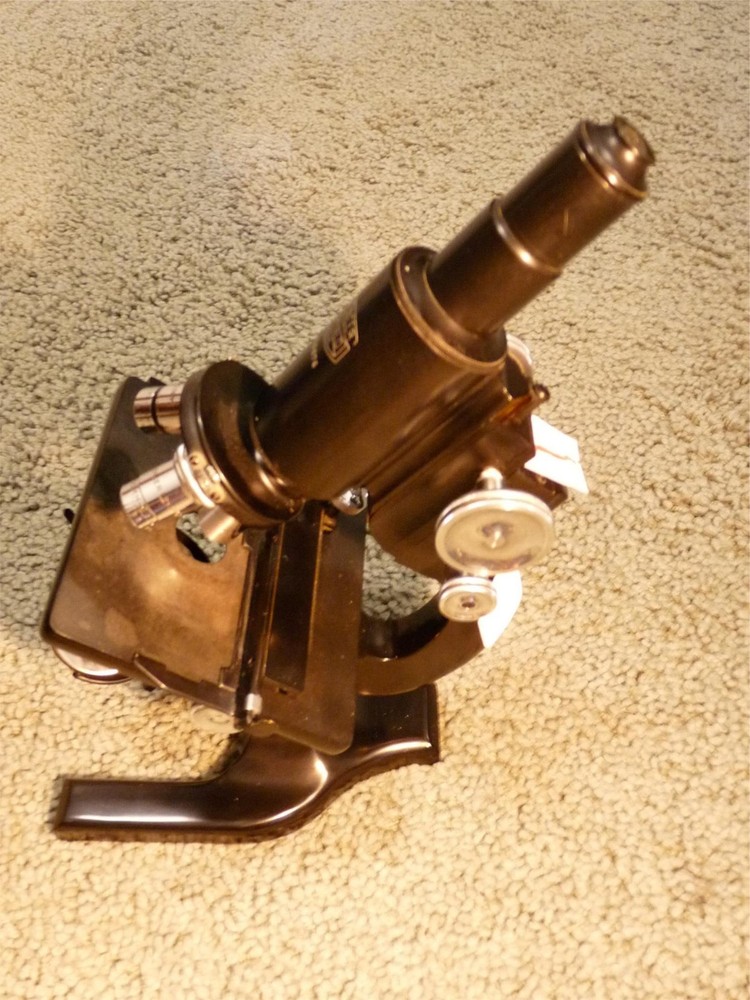 SPENCER BUFFALO MICROSCOPE WITH 3 OBJECTIVES 1-882