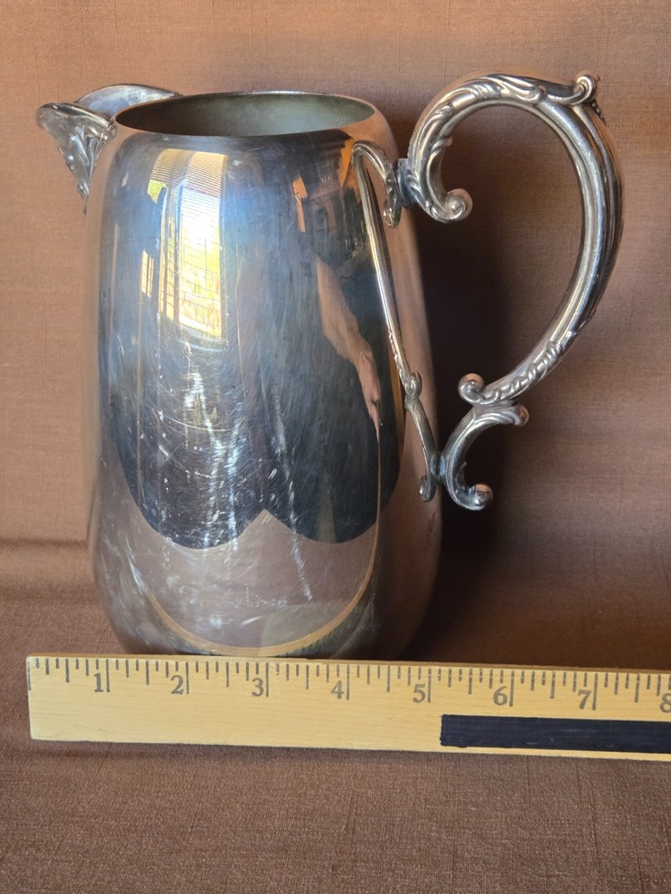 Wm Rogers Silver Plate Water Pitcher with Ice Lip 917