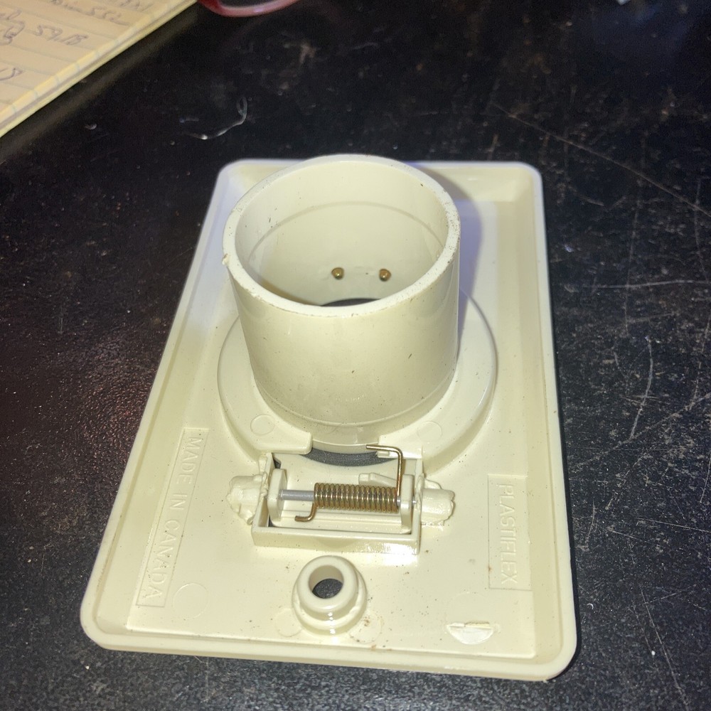 Beam weatherproof outlet cover