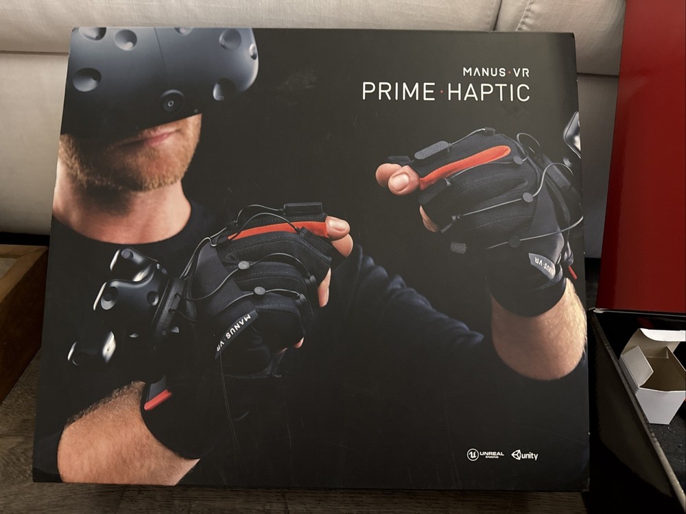 Manus VR Prime Haptic Glove with HTC VIVE Trackers