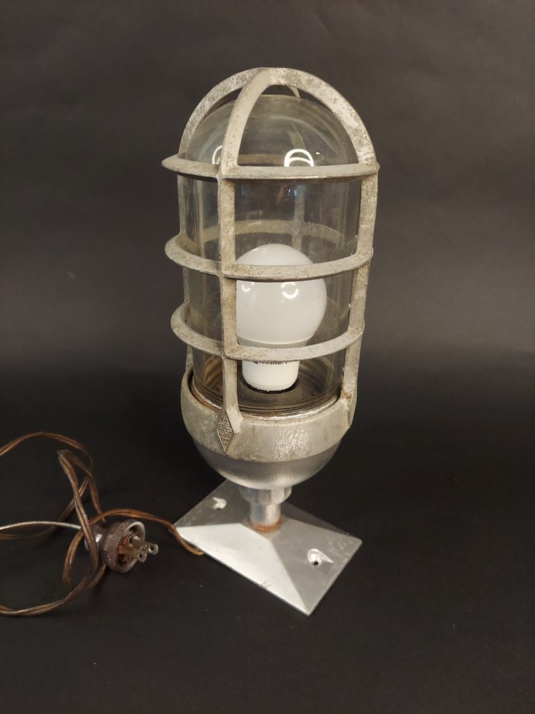 Vintage Simplet Industrial Light Fixture