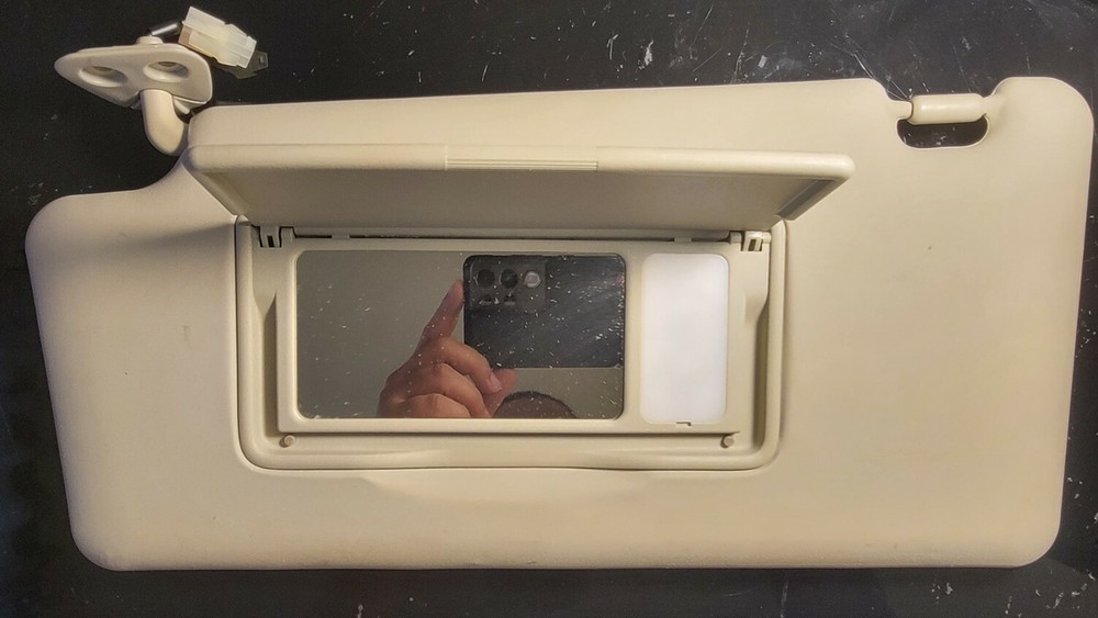 2008-2013 Nissan Rogue Sun Visor driver side (tan - lighted)