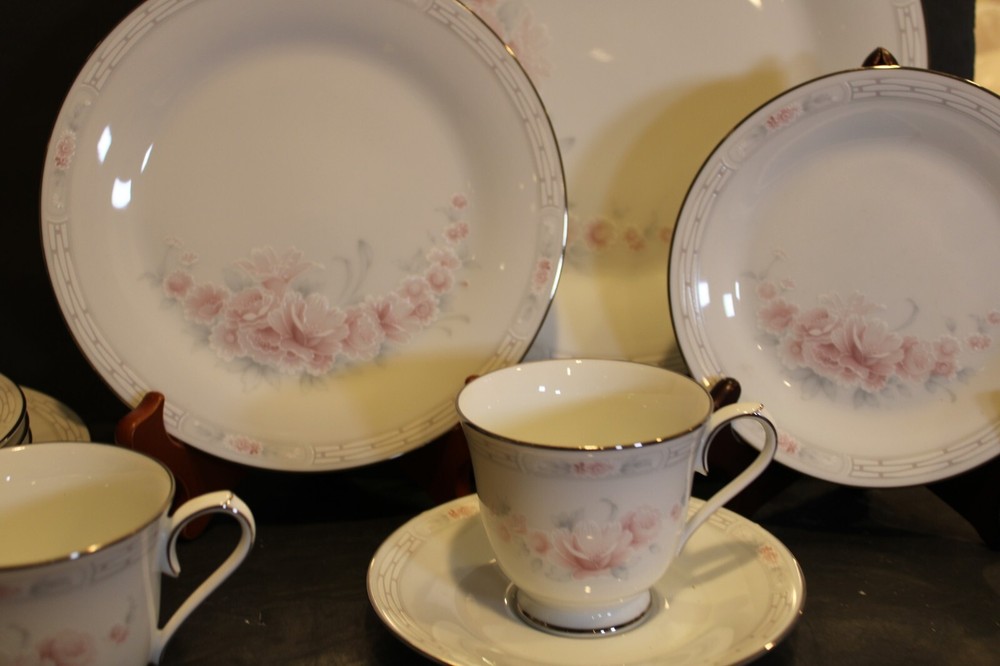 NORITAKE CARTHAGE 4 -5 PIECE SETTING 20 PIECES