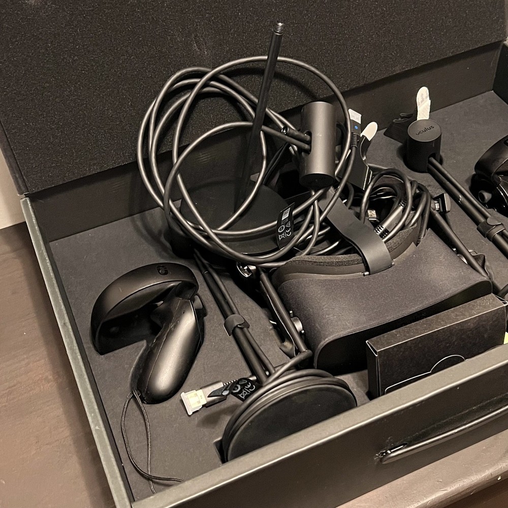 Meta Oculus Rift PC Virtual Reality System - Black (301-00095-01)