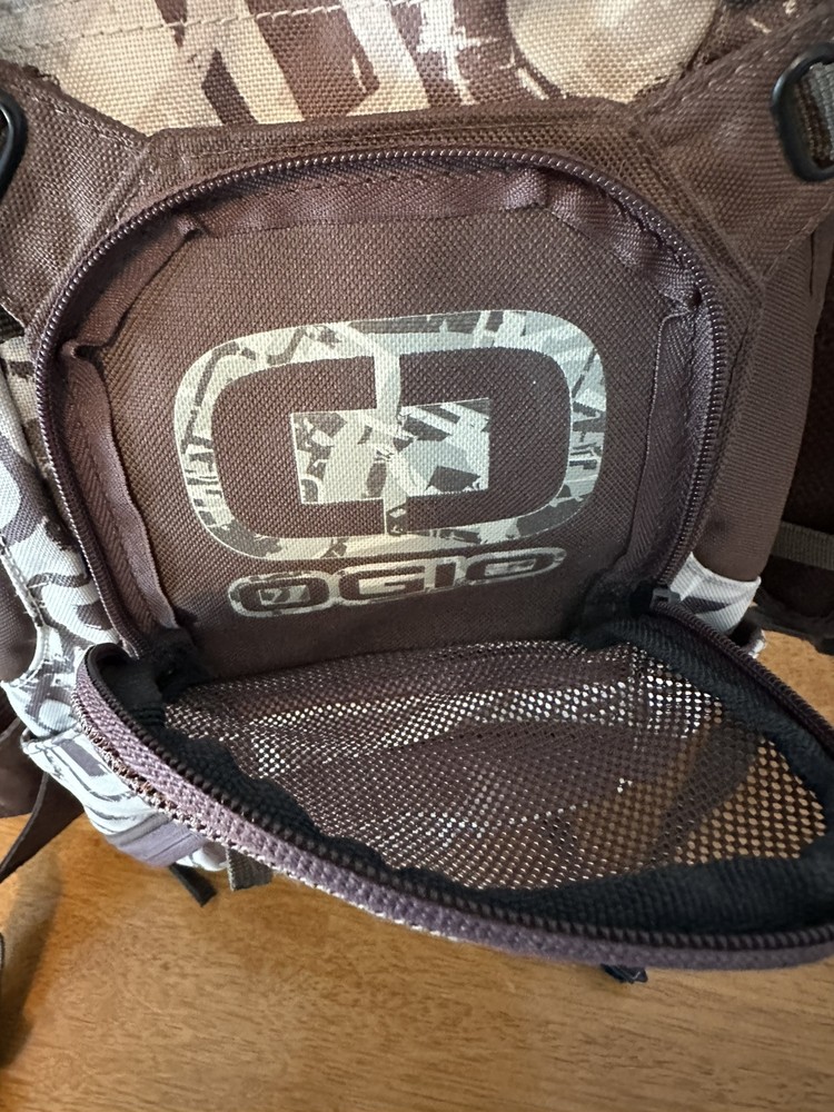 Ogio Hydration Backpack 2 Liters 70 Oz