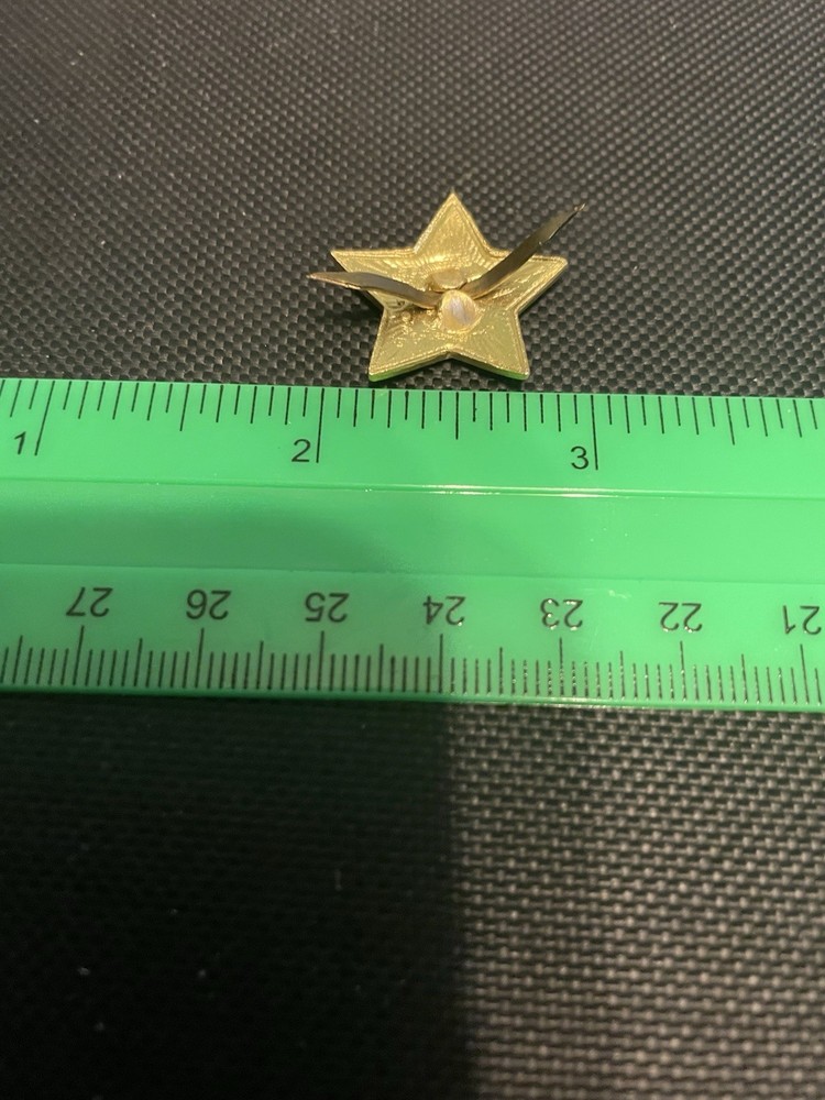 Former USSR Soviet Red Star Pin/Badge