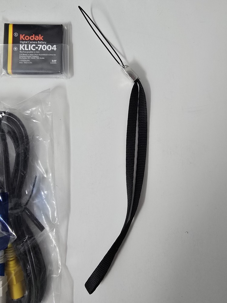 Kodak PlayTouch Zi10 Video Camera (Blue) - OPEN BOX