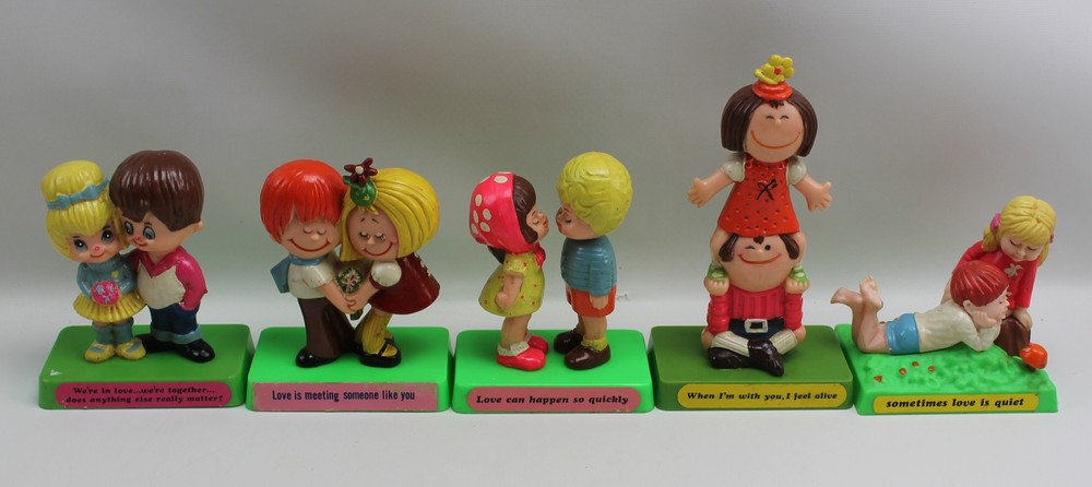 Vintage 1971 Berries Love Figurines