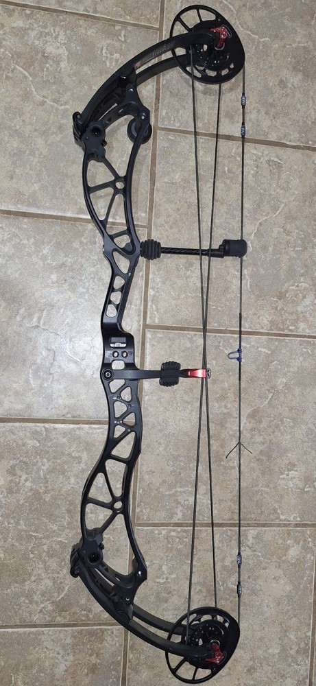 Bowtech Reckoning 35 RH 60# black, Target Bow
