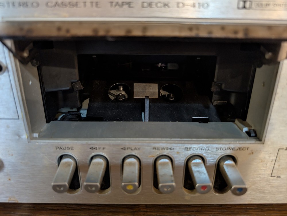 Hitachi D-410 Stereo Cassette Deck, Powers On, PARTS ONLY