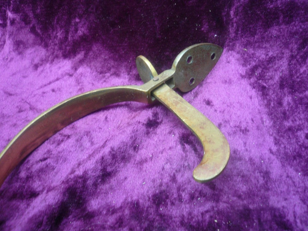 Solid brass vintage door catch (76)