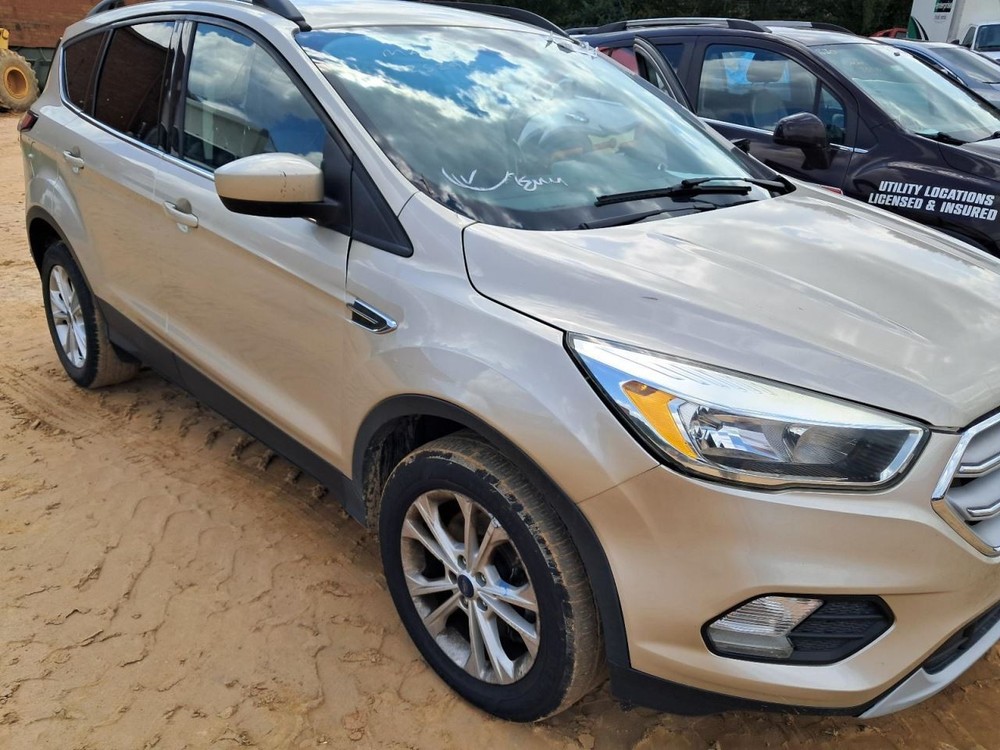 ESCAPE 2018 Glove Box 4753871