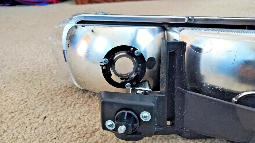 Chevrolet Silverado 2000 - Left Side Headlight CV10083-H **New Without Box**