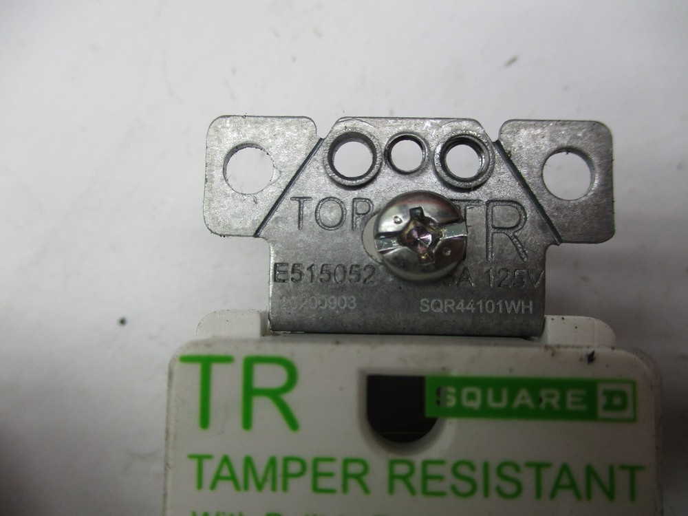 SQUARE D E515052 WHITE RECEPTACLE NSNP