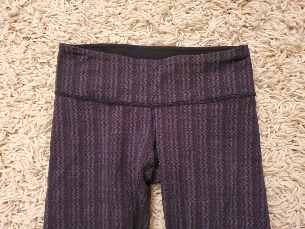 Lululemon Gray Zig Zag Crop Athletic Leggings Size 2