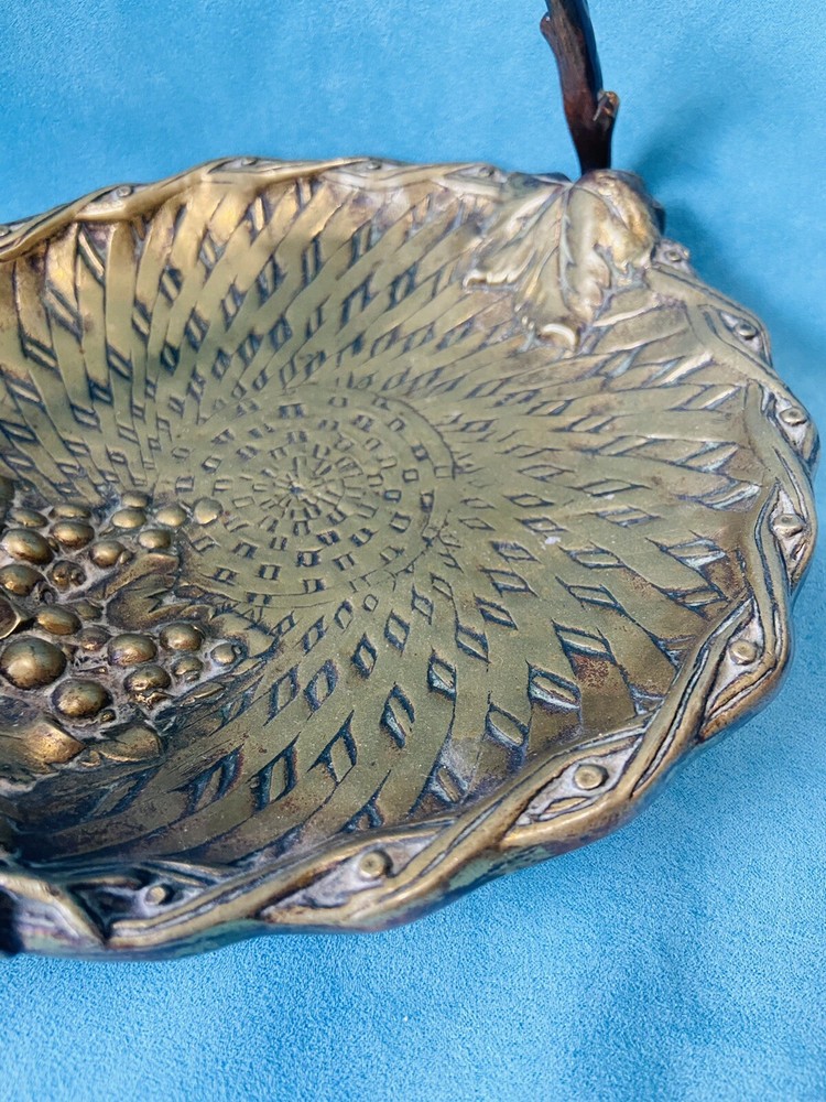 Vintage Brass Basket w/leaf details