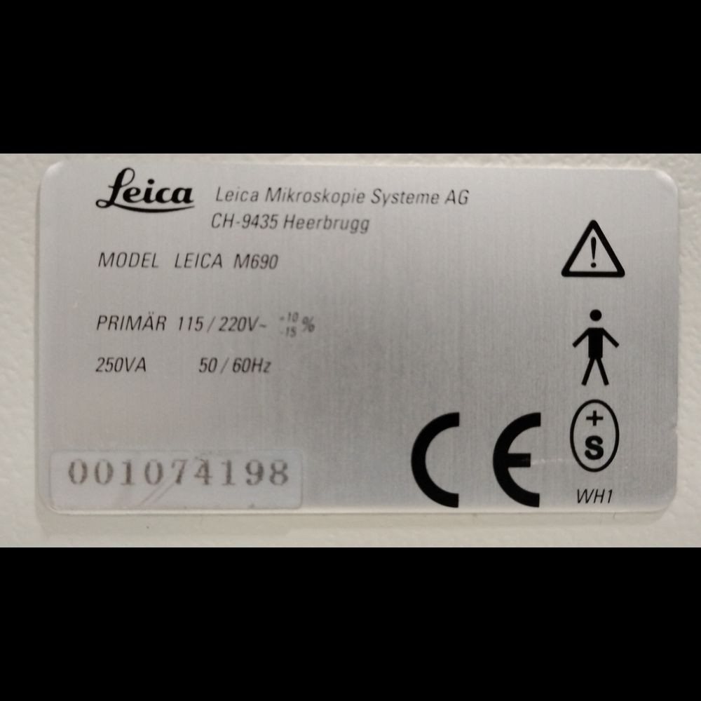 Leica M690 Surgical Microscope with Binoculars and Footswitch