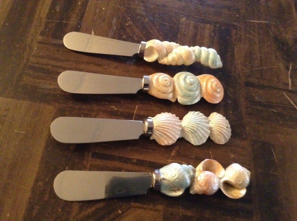 Ceramic shell handled spreaders