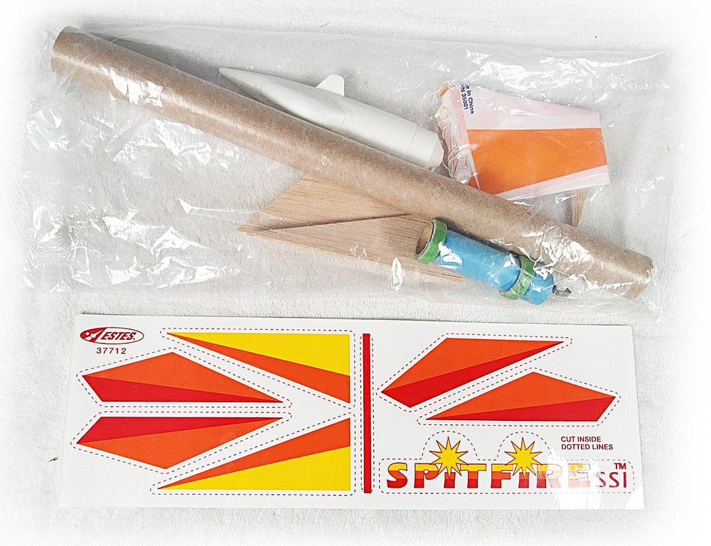 Vintage Estes Range Box Rocket Set 2 Rockets 2 Launch Pads Controller NO ENGINES