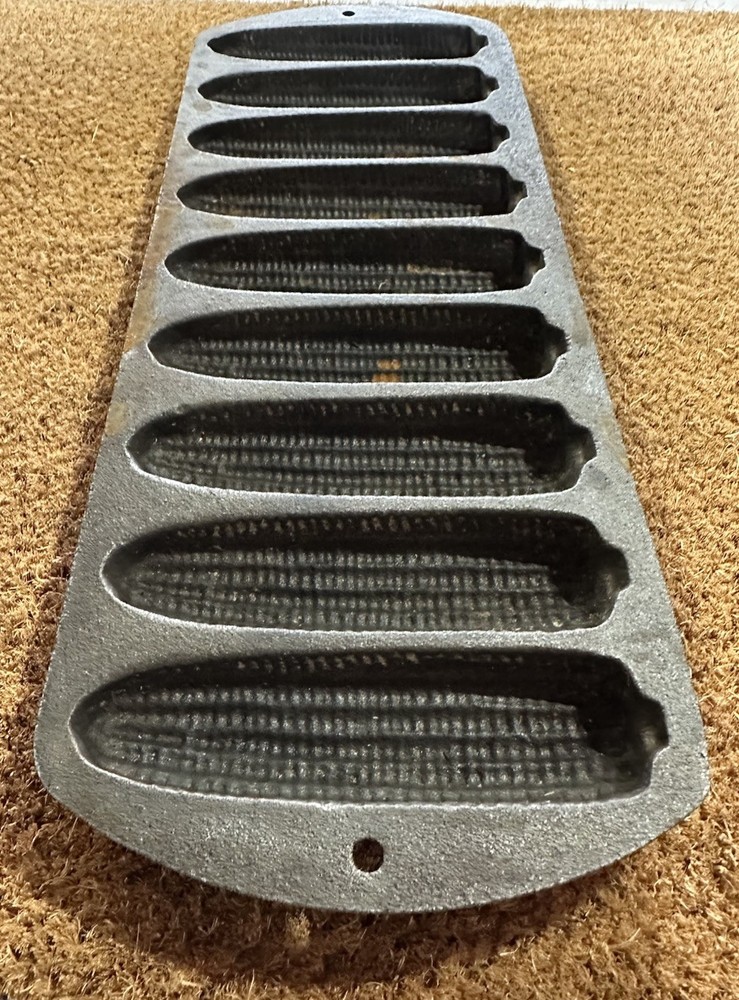 Cast Iron Corn Stick Pan 9 Ear Cornbread Mold Bakeware Vintage